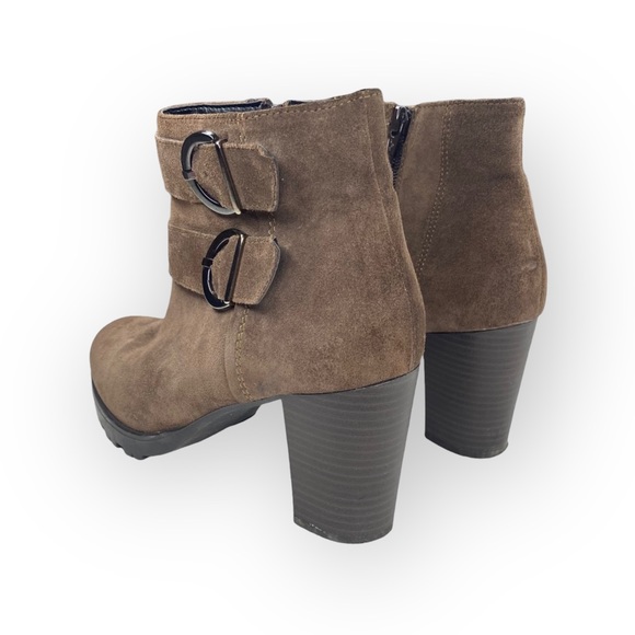 Easy’n Rose  Buckled Lug Sole Heeled Moto Chelsea Boot  Taupe Suede 39 8.5M 9M - Picture 5 of 16